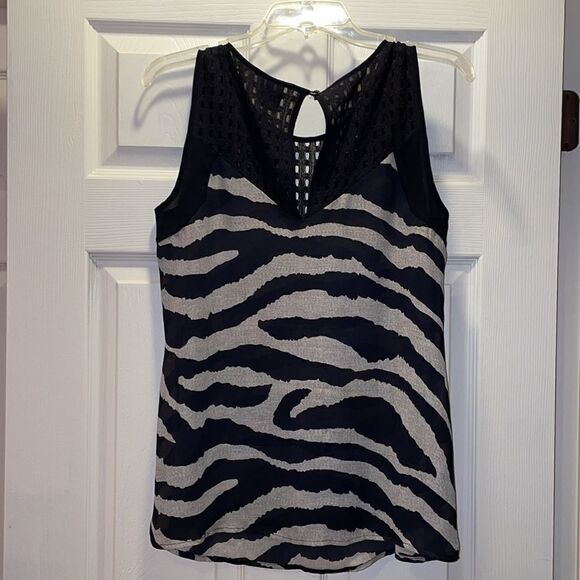 ✨CAbi 5046 Tivoli Zebra Print sleeveless top - Picture 7 of 8